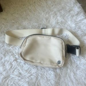 EUC RARE lululemon belt bag in cream ivory.